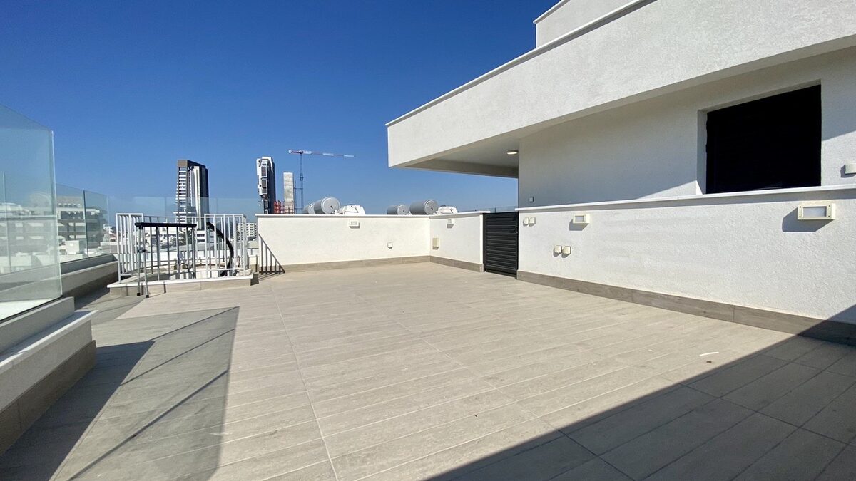 Penthouse with 3 bedrooms, 96.00m² in germasogeia-tourist-area, Cyprus [ID: 0602-1349]