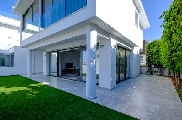 houses в dromolaxia, Кипр, 172.00м² - изображение 6