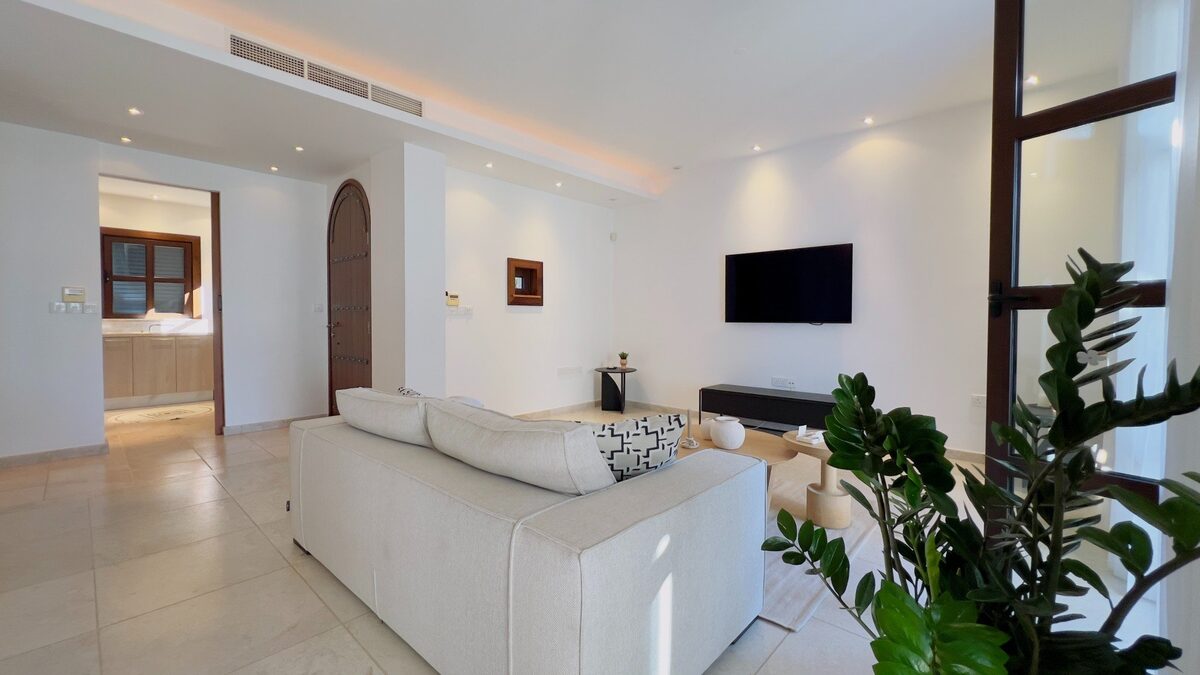 Квартира с 2 спальнями, 102.00м² в pyrgos-tourist-area, Кипр [ID: 0602-6320]