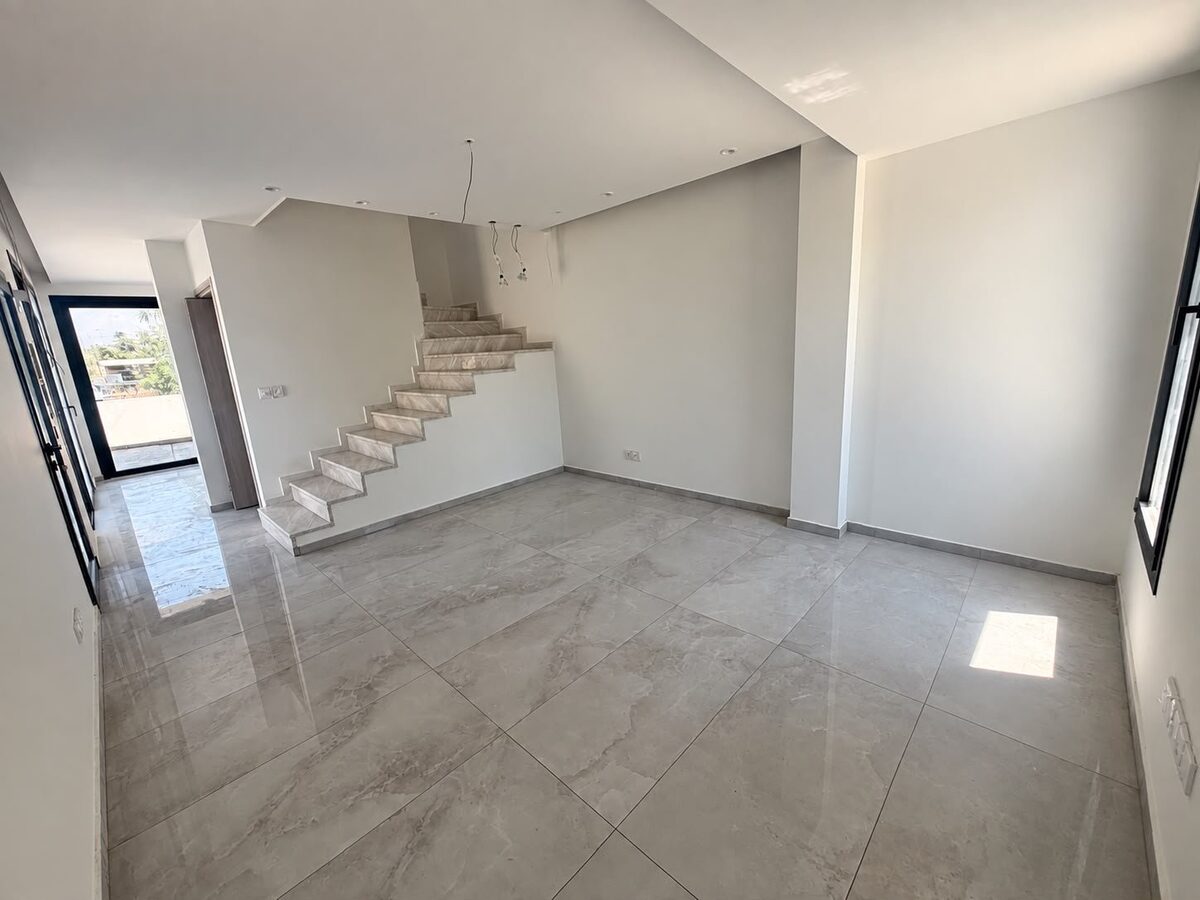 Dom szeregowy z 2 sypialniami, 89.00m² w livadia, Cypr [ID: 0602-6327]
