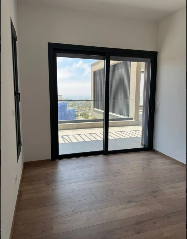 Penthouse with 3 bedrooms, 128.00m² in germasogeia, Cyprus [ID: 0602-6687]