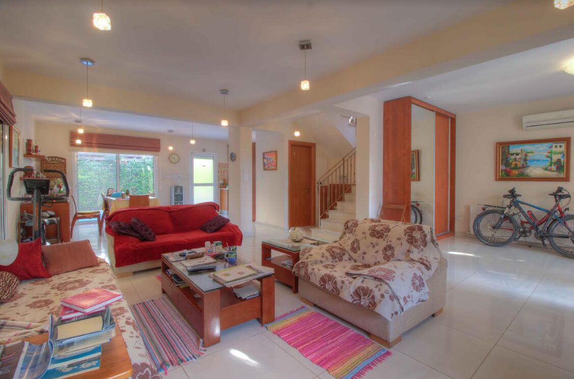 Villa with 4 bedrooms in germasogeia, Cyprus [ID: 0602-7778]