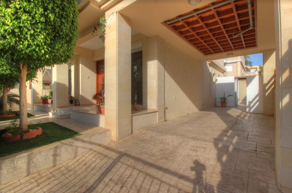 Villa with 4 bedrooms in germasogeia, Cyprus [ID: 0602-7778]