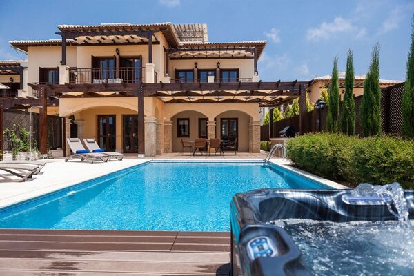 2 Bedroom House in Aphrodite Hills, Paphos