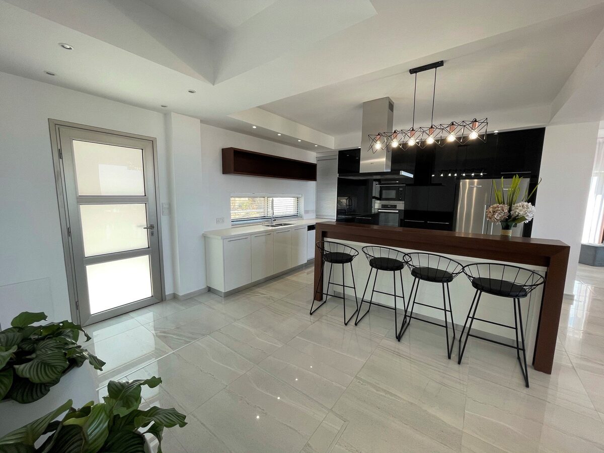 houses with 5 bedrooms in geroskipou, Cyprus [ID: 0602-36725]