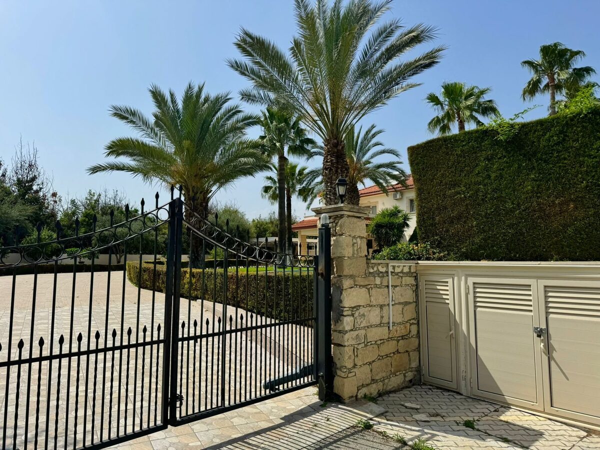 houses with 5 bedrooms in pyrgos, Cyprus [ID: 0602-231261]