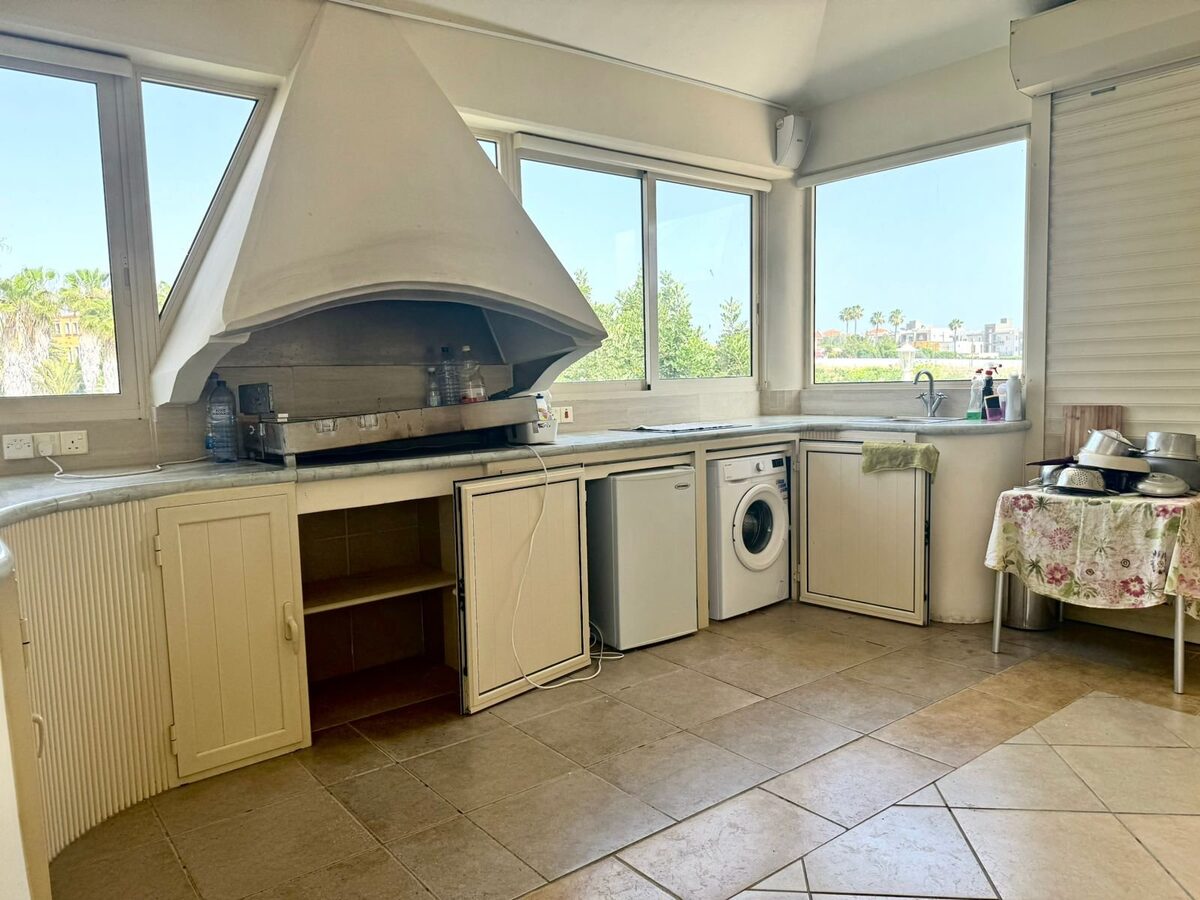 houses with 5 bedrooms in pyrgos, Cyprus [ID: 0602-231261]