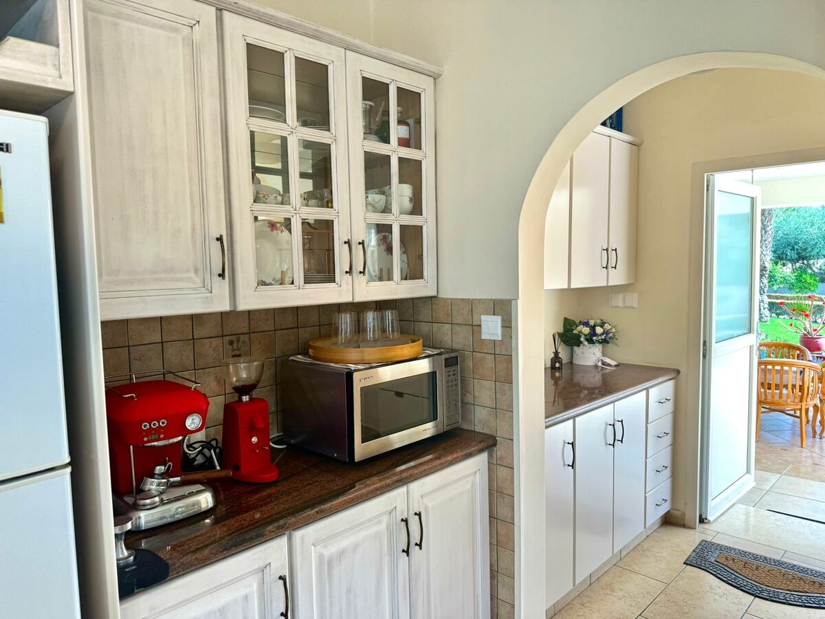 houses with 5 bedrooms in pyrgos, Cyprus [ID: 0602-231261]