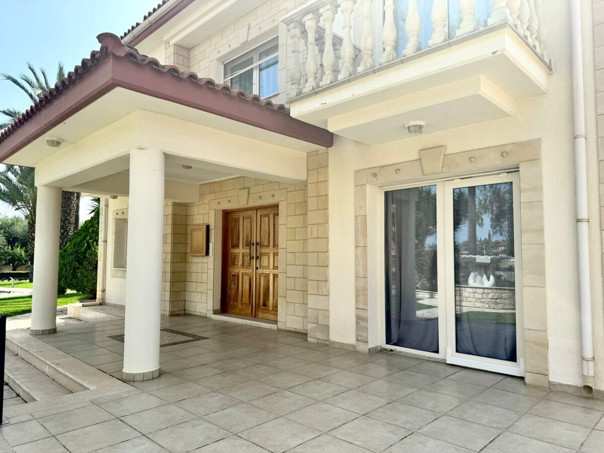 houses with 5 bedrooms in pyrgos, Cyprus [ID: 0602-231261]