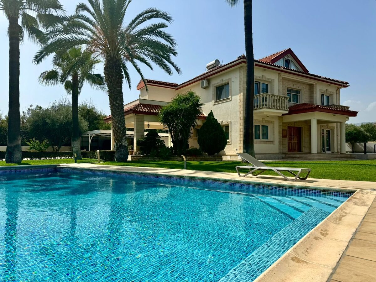 houses with 5 bedrooms in pyrgos, Cyprus [ID: 0602-231261]