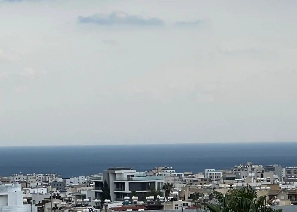 Penthouse with 2 bedrooms in mesa-geitonia, Cyprus [ID: 0602-232095]