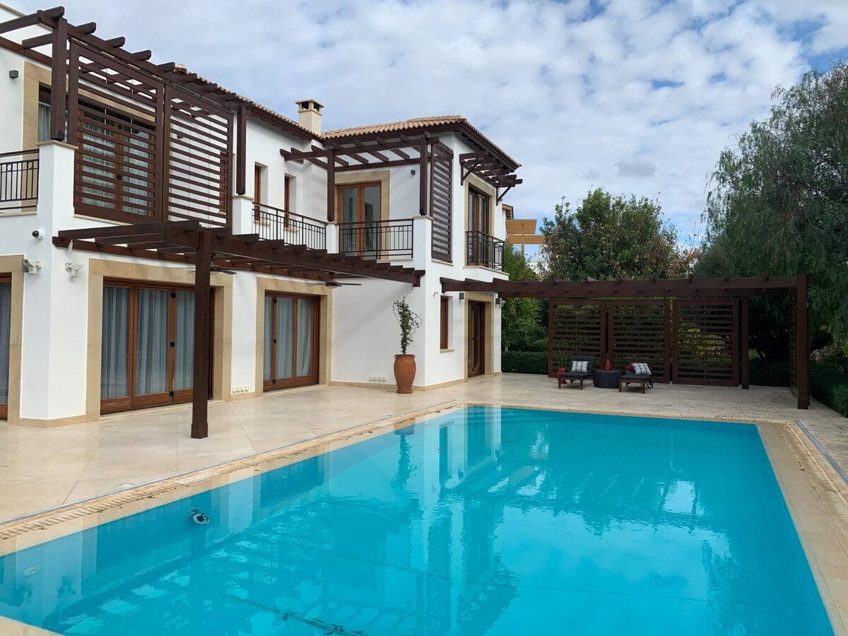 houses with 5 bedrooms in aphrodite-hills-kouklia, Cyprus [ID: 0602-233057]