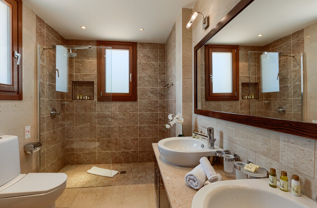 houses with 4 bedrooms in aphrodite-hills-kouklia, Cyprus [ID: 0602-233990]