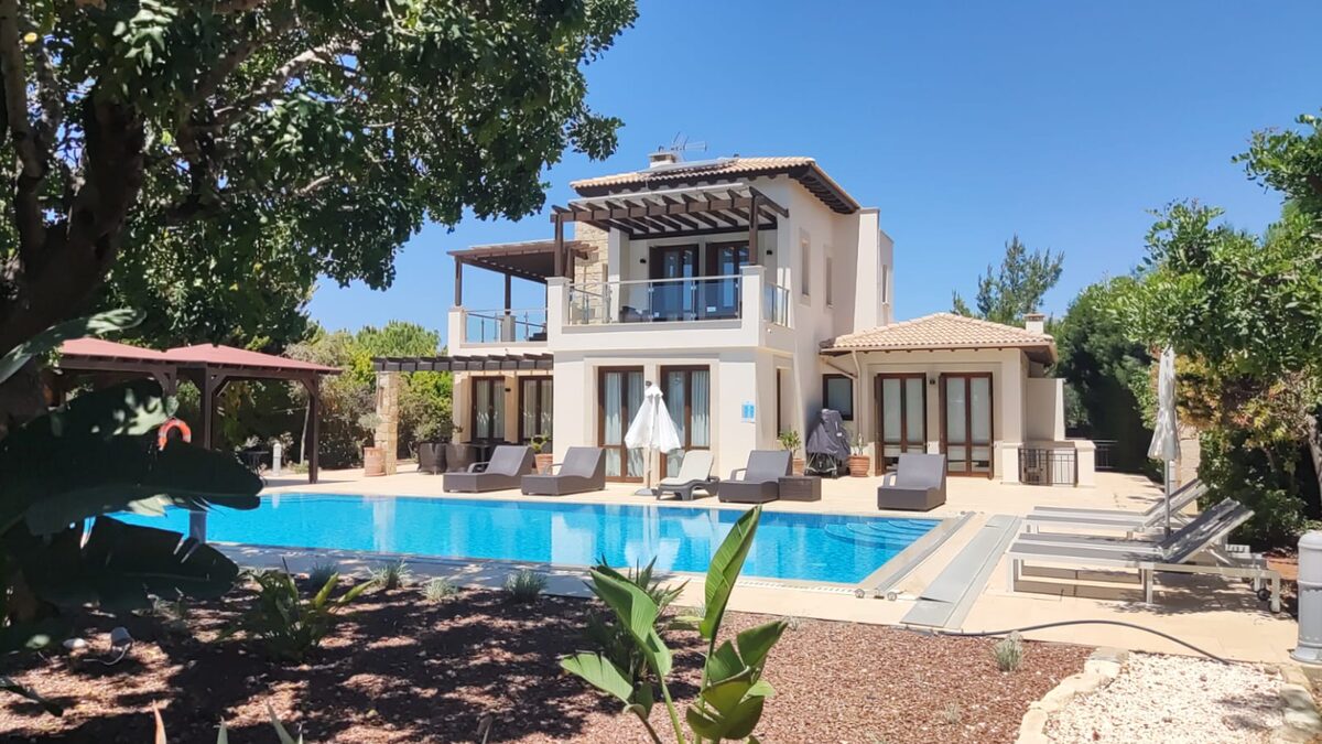 houses with 4 bedrooms in aphrodite-hills-kouklia, Cyprus [ID: 0602-233990]