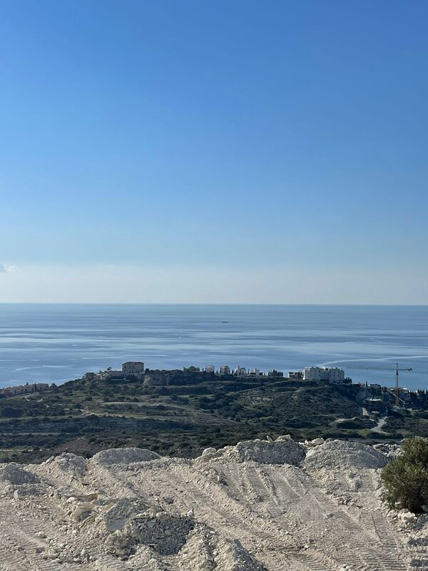 Земля в agios-tychon, Кипр
