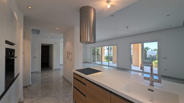 houses w limassol-marina, Cypr - obraz 14