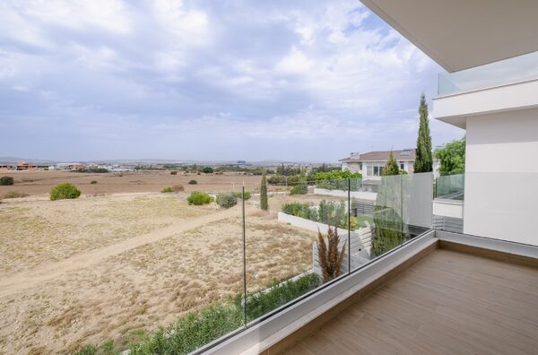 houses in dromolaxia, Cyprus, 263.00m² - image 4