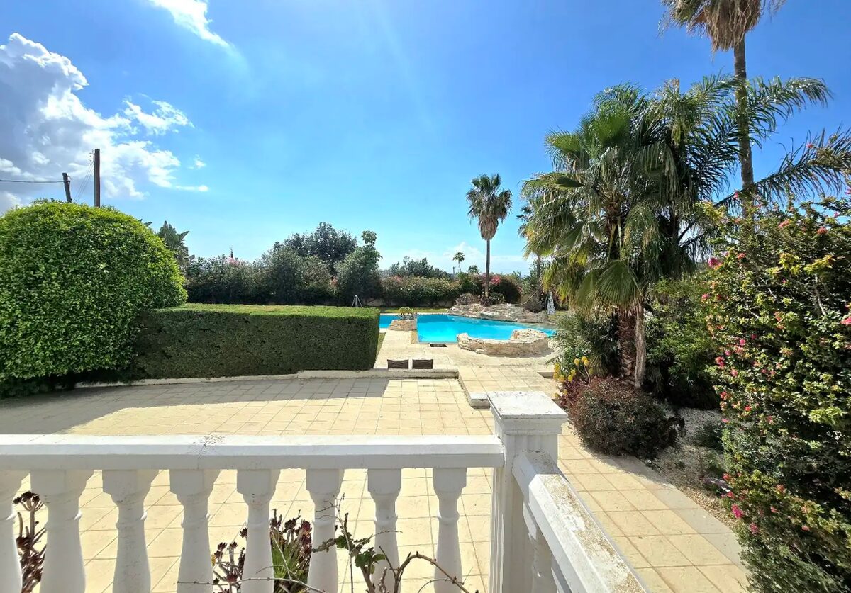 houses z 5 sypialniami, 443.00m² w parekklisia, Cypr [ID: 0602-237075]