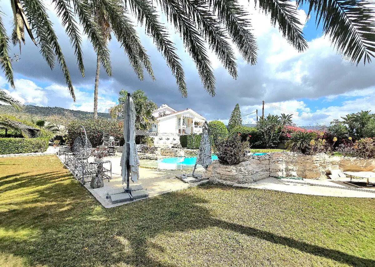 houses z 5 sypialniami, 443.00m² w parekklisia, Cypr [ID: 0602-237075]
