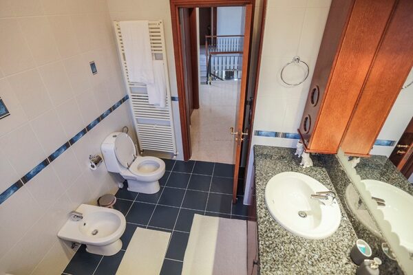 houses w agios-tychon, Cypr - obraz 3