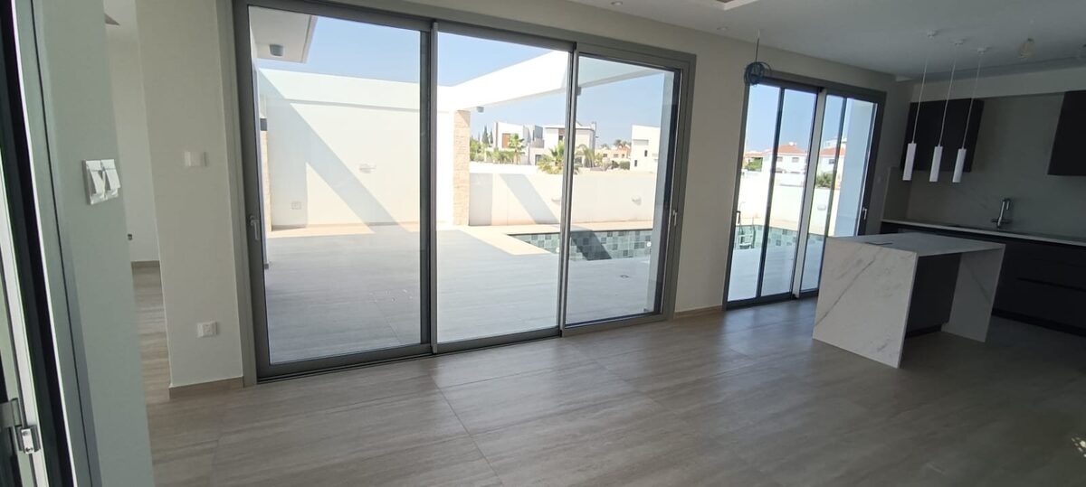 houses with 3 bedrooms in pyla, Cyprus [ID: 0602-237935]