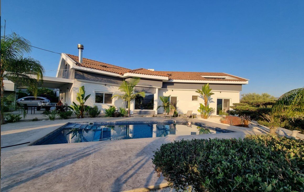 houses with 4 bedrooms in monagroulli, Cyprus [ID: 0602-239341]