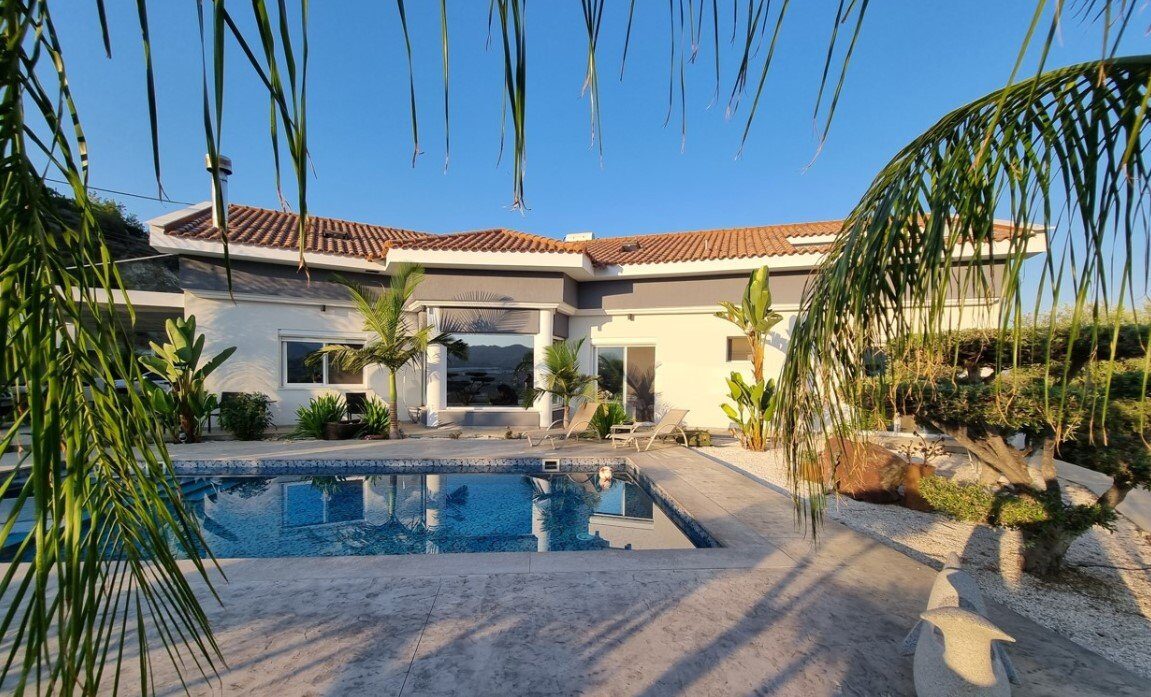 houses with 4 bedrooms in monagroulli, Cyprus [ID: 0602-239341]