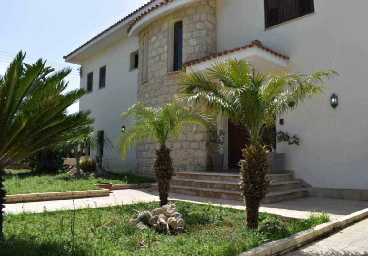 Villa with 4 bedrooms in pyrgos, Cyprus [ID: 0602-239885]