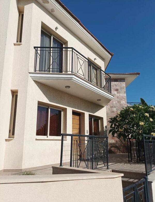 houses w agios-athanasios, Cypr - obraz 3