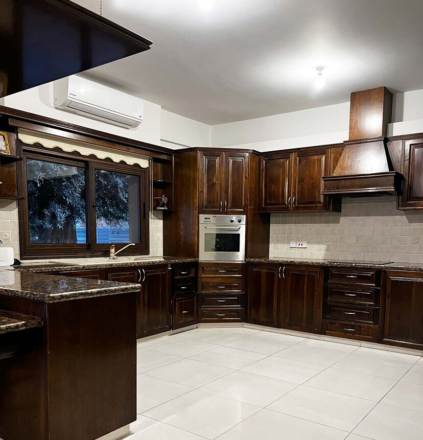 Villa with 6 bedrooms in palodeia, Cyprus [ID: 0602-240821]