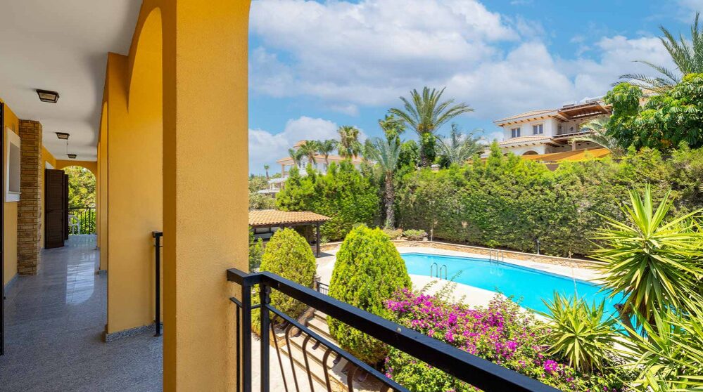Villa with 4 bedrooms, 363.00m² in germasogeia, Cyprus [ID: 0602-240872]