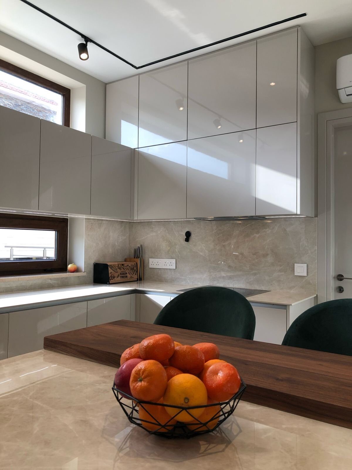 Villa with 5 bedrooms in episkopi, Cyprus [ID: 0602-241518]