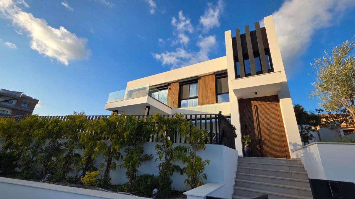 Вилла с 3 спальнями, 200.00м² в germasogeia, Кипр [ID: 0602-242192]