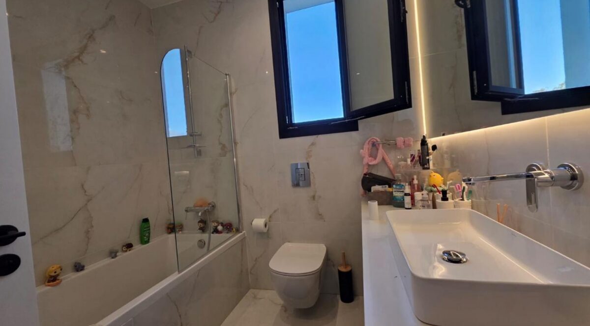 Вилла с 3 спальнями, 200.00м² в germasogeia, Кипр [ID: 0602-242192]