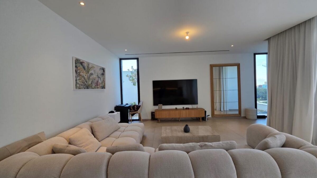 Вилла с 3 спальнями, 200.00м² в germasogeia, Кипр [ID: 0602-242192]