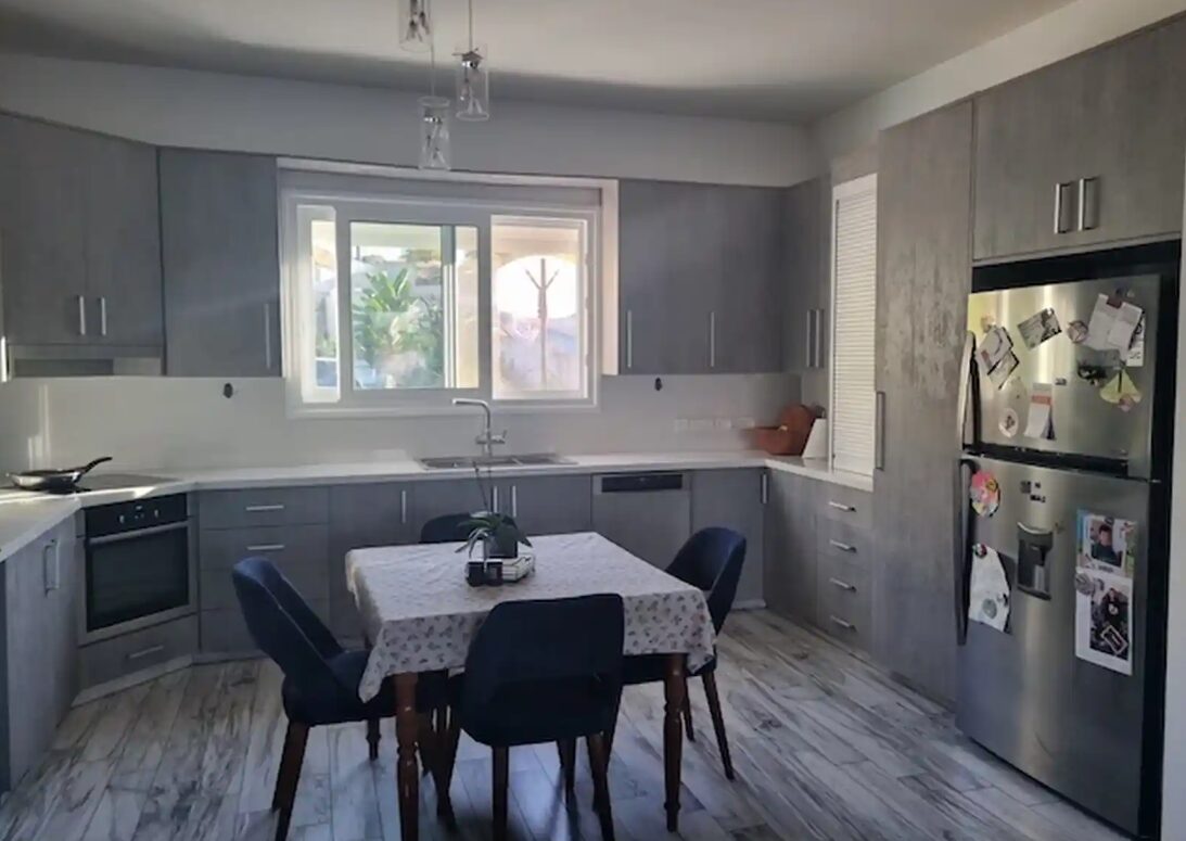 houses with 4 bedrooms in monagroulli, Cyprus [ID: 0602-242475]
