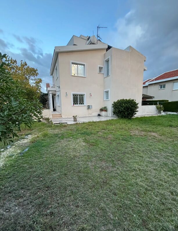 houses with 3 bedrooms in germasogeia, Cyprus [ID: 0602-242505]
