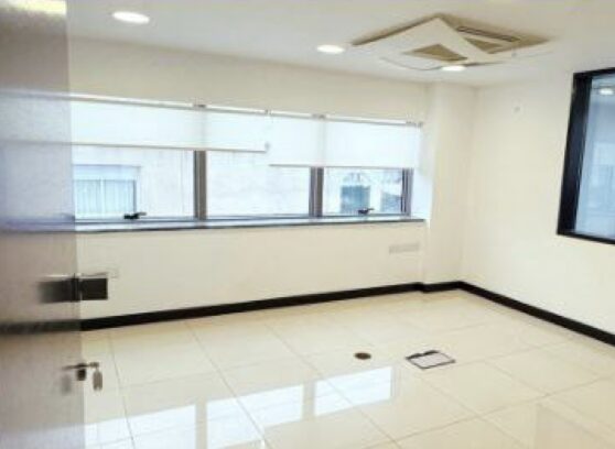 Commercial property in mesa-geitonia, Cyprus, 326.00m² - image 6