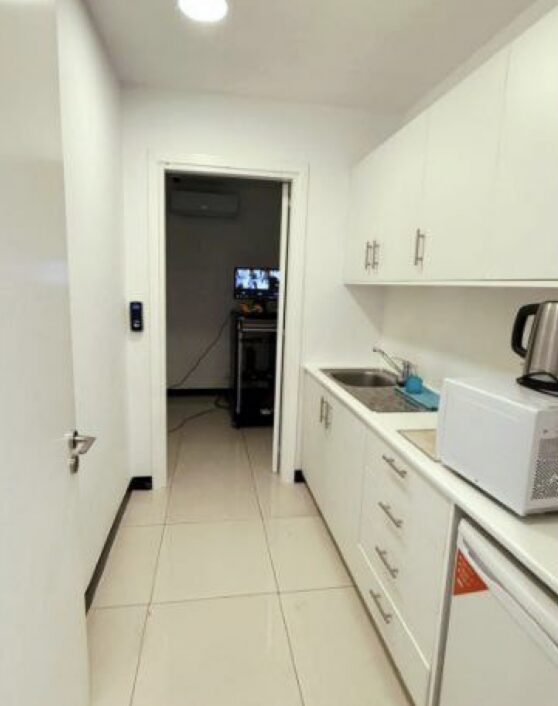 Commercial property in mesa-geitonia, Cyprus, 326.00m² - image 2