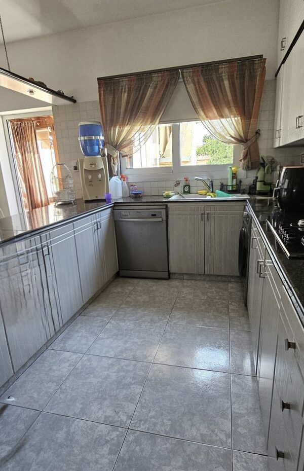 houses in ypsonas, Cyprus, 200.00m² - image 3