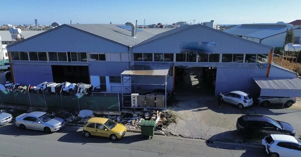 Комерційна нерухомість в polemidia-kato, Кіпр, 1400.00м²