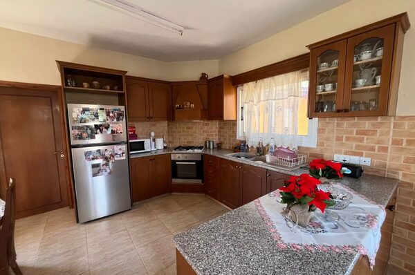 houses в pissouri, Кипр, 300.00м² - изображение 14