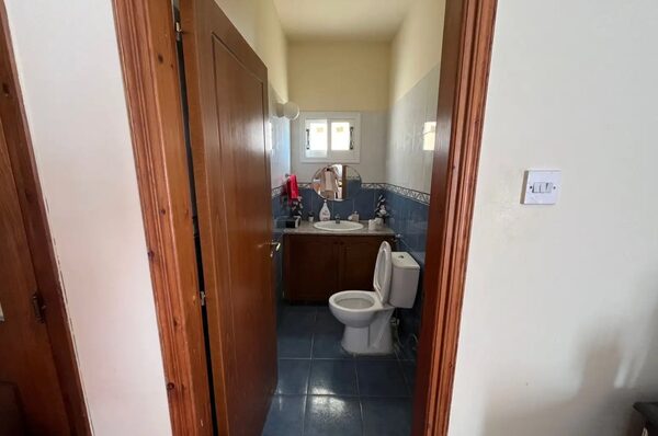 houses в pissouri, Кипр, 300.00м² - изображение 9