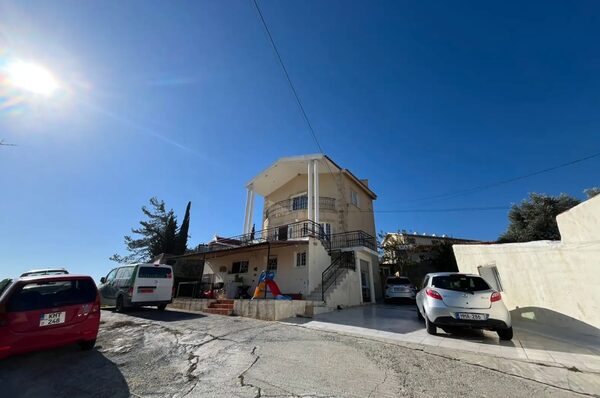 houses в pissouri, Кипр, 300.00м²