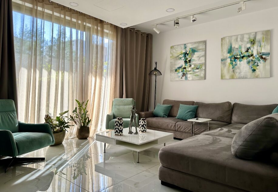 Вилла с 6 спальнями, 364.00м² в germasogeia, Кипр [ID: 0602-243193]