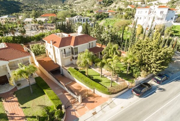 Вилла в agios-tychon, Кипр, 425.00м²