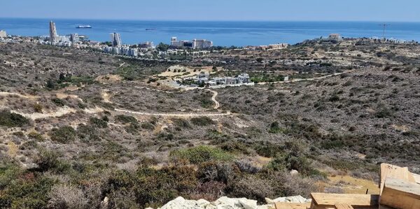 Земля в agios-tychon, Кипр