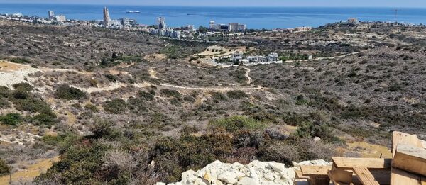 Земля в agios-tychon, Кипр
