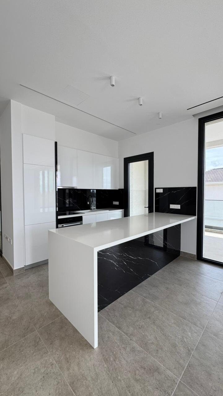 Apartament z 5 sypialniami w agios-athanasios, Cypr [ID: 0602-243409]