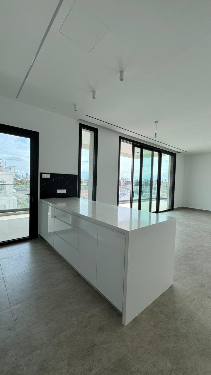 Apartament z 5 sypialniami w agios-athanasios, Cypr [ID: 0602-243409]